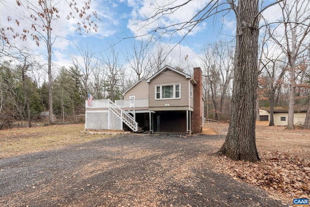 view of front facade featuring a wooden deck