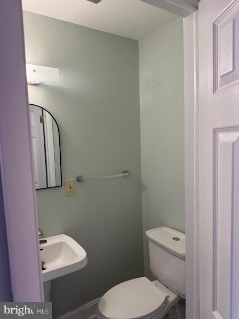 bathroom featuring toilet