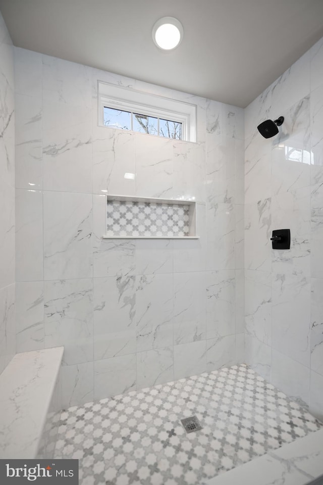 bathroom featuring tiled shower