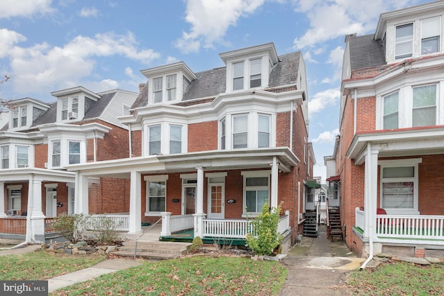 view of front of home featuring a porch