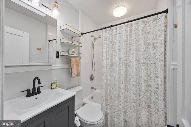 full bathroom featuring shower / tub combo with curtain, vanity, and toilet