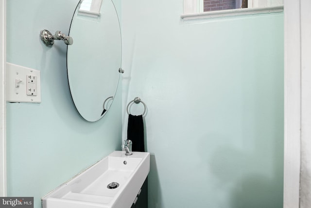 bathroom featuring sink