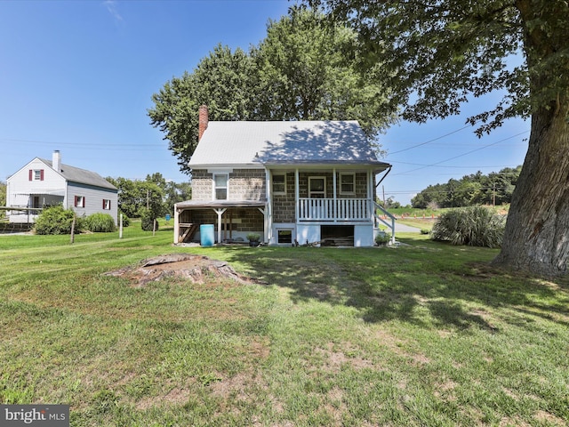 view of front facade with a porch and a front lawn