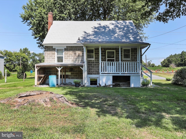 view of front facade with a porch and a front yard