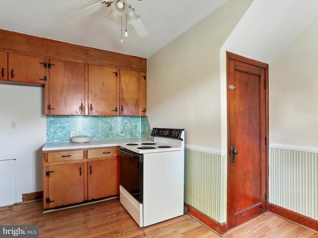 kitchen with decorative backsplash, ceiling fan, light hardwood / wood-style floors, and white electric stove