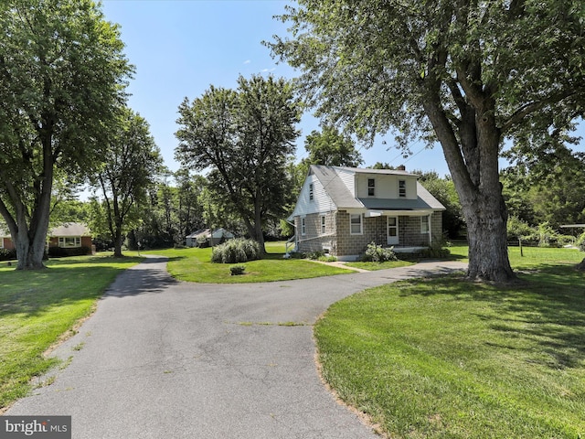 view of front of home with a front lawn