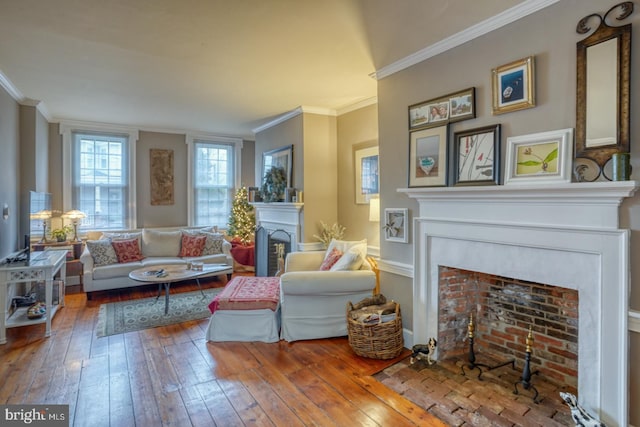 living room featuring wood-type flooring and ornamental molding