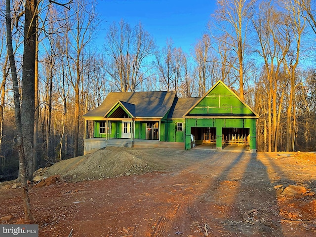 view of front of property with aphalt driveway