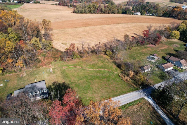 birds eye view of property featuring a rural view