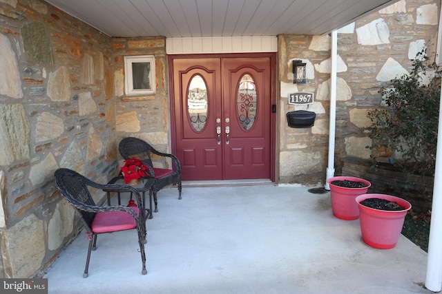 doorway to property with covered porch