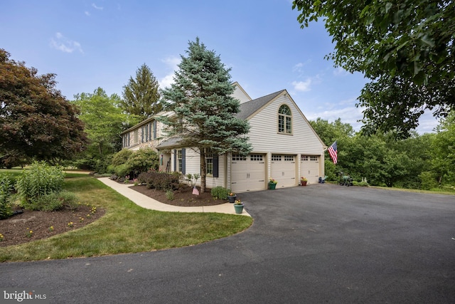 view of front facade featuring a front yard and a garage