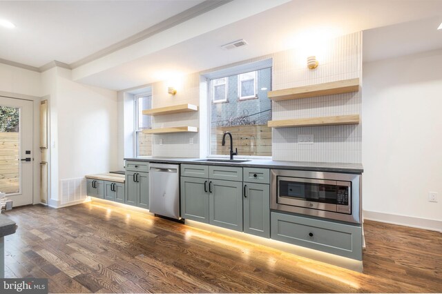 kitchen featuring tasteful backsplash, gray cabinets, sink, and stainless steel appliances