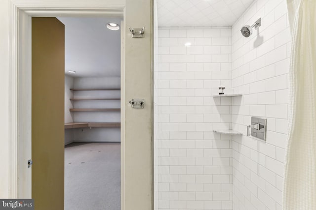 bathroom with curtained shower