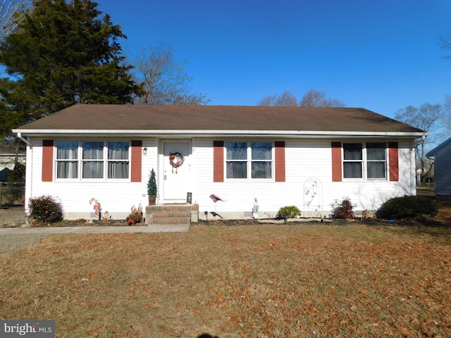 ranch-style home with a front yard