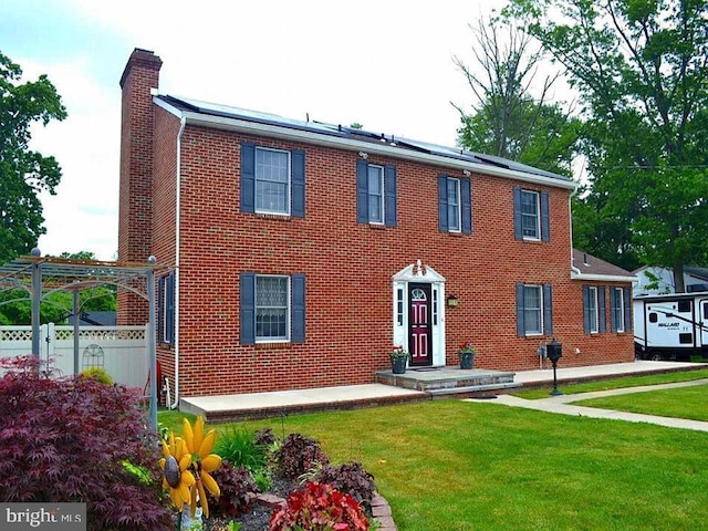 view of front of home featuring a front lawn