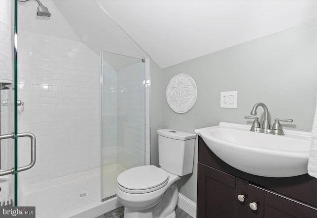 bathroom featuring vaulted ceiling, vanity, an enclosed shower, and toilet