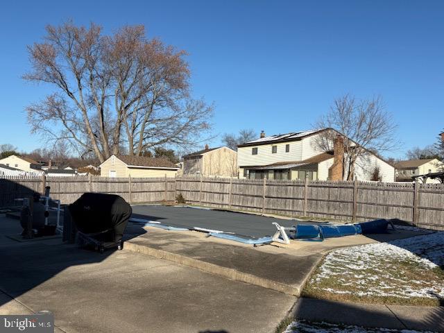 view of yard featuring a patio area