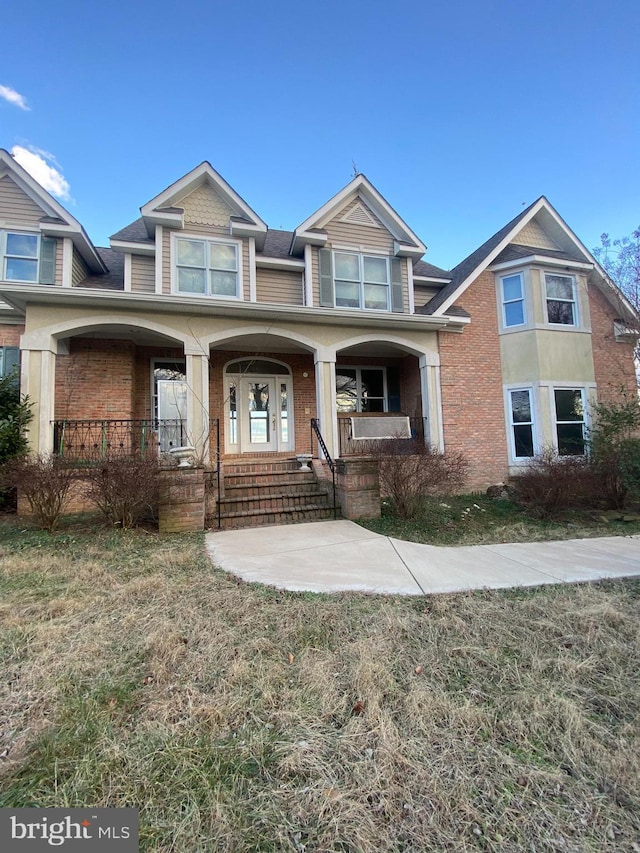 view of front of property featuring a porch and a front yard