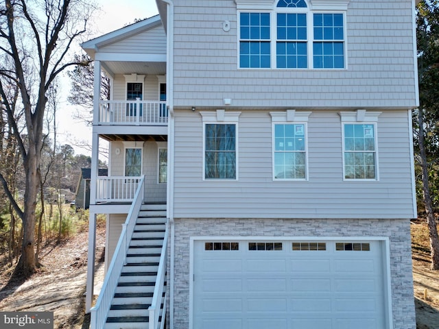 view of front facade featuring a garage