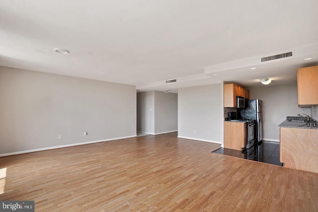 kitchen with dark hardwood / wood-style flooring, electric stove, sink, and tasteful backsplash