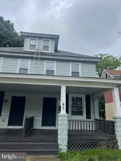 view of front of home featuring a porch