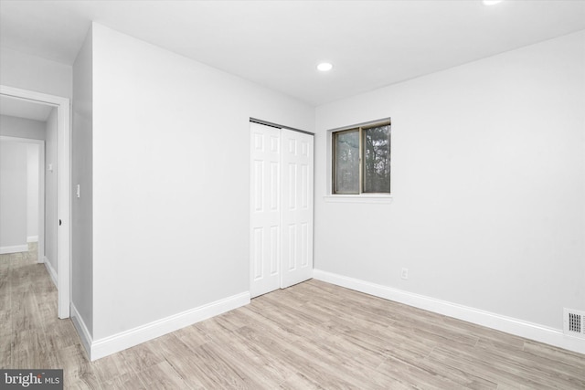 unfurnished room with light hardwood / wood-style flooring