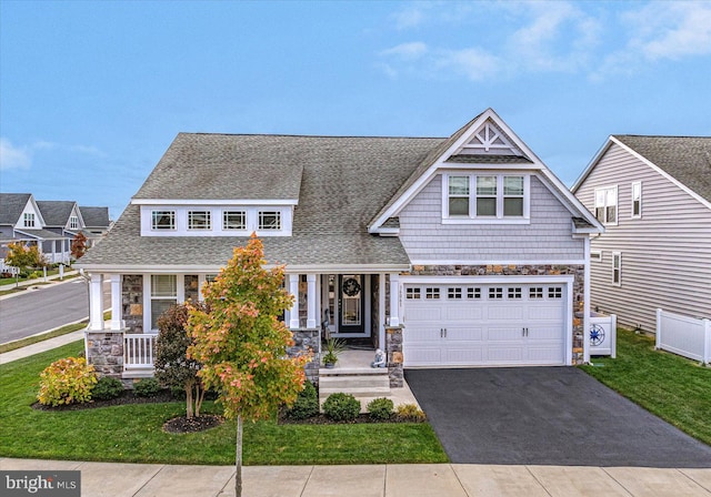 view of front facade featuring a porch and a front yard