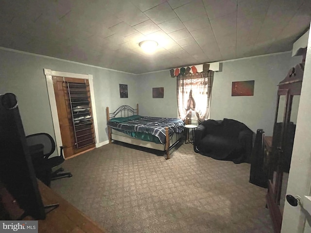 bedroom featuring carpet floors and crown molding