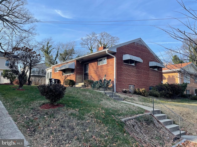 view of side of property featuring a yard