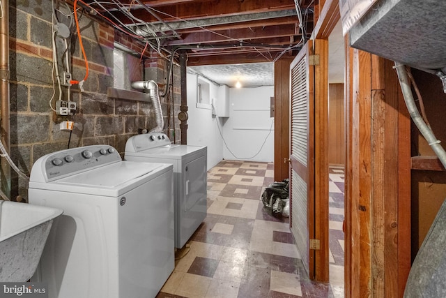 laundry area featuring sink and washing machine and clothes dryer