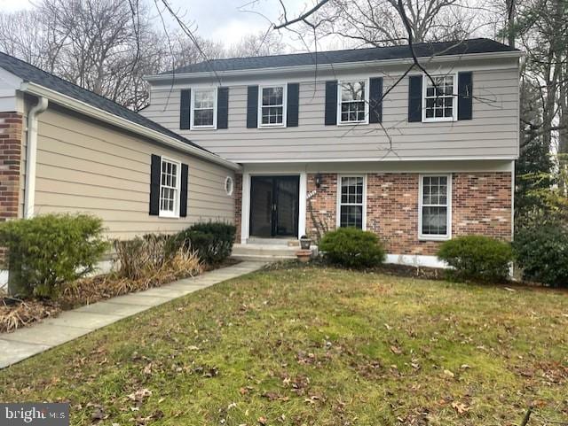 view of front of property with a front lawn