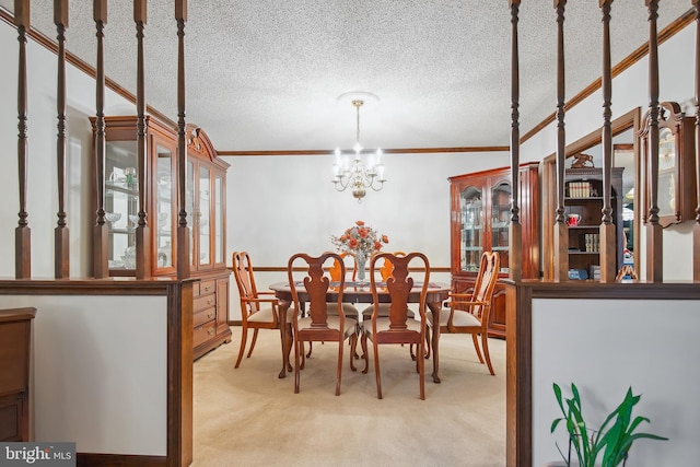 dining space with a textured ceiling, a notable chandelier, ornamental molding, and light carpet