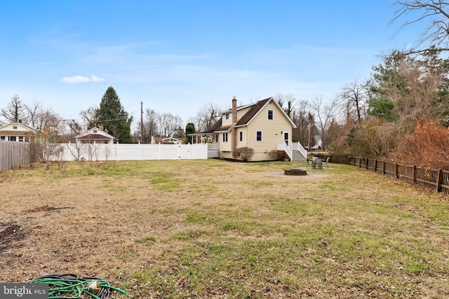 view of yard with a fire pit