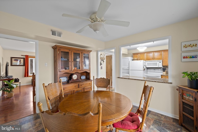 dining room with ceiling fan