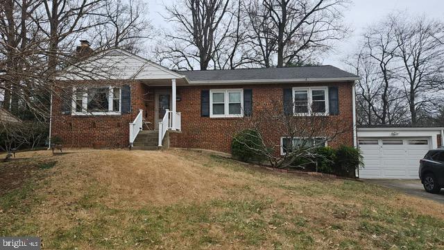 view of front of house with a front yard