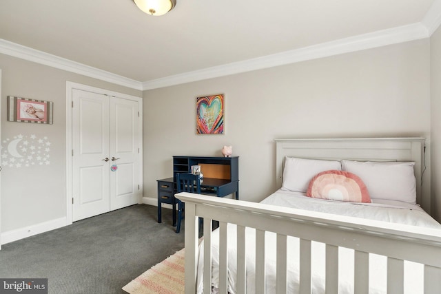 carpeted bedroom featuring crown molding and a closet