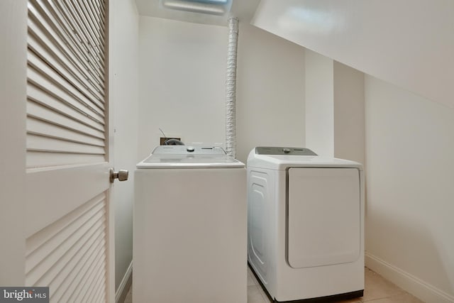 washroom with light tile patterned flooring and independent washer and dryer