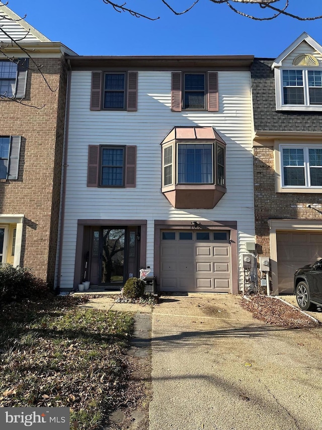 townhome / multi-family property featuring a garage