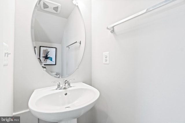 bathroom featuring sink