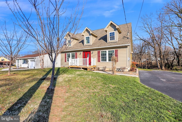 cape cod home featuring a front lawn