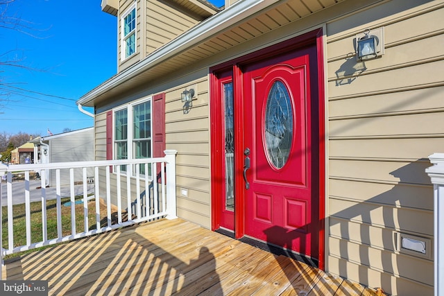 doorway to property with covered porch