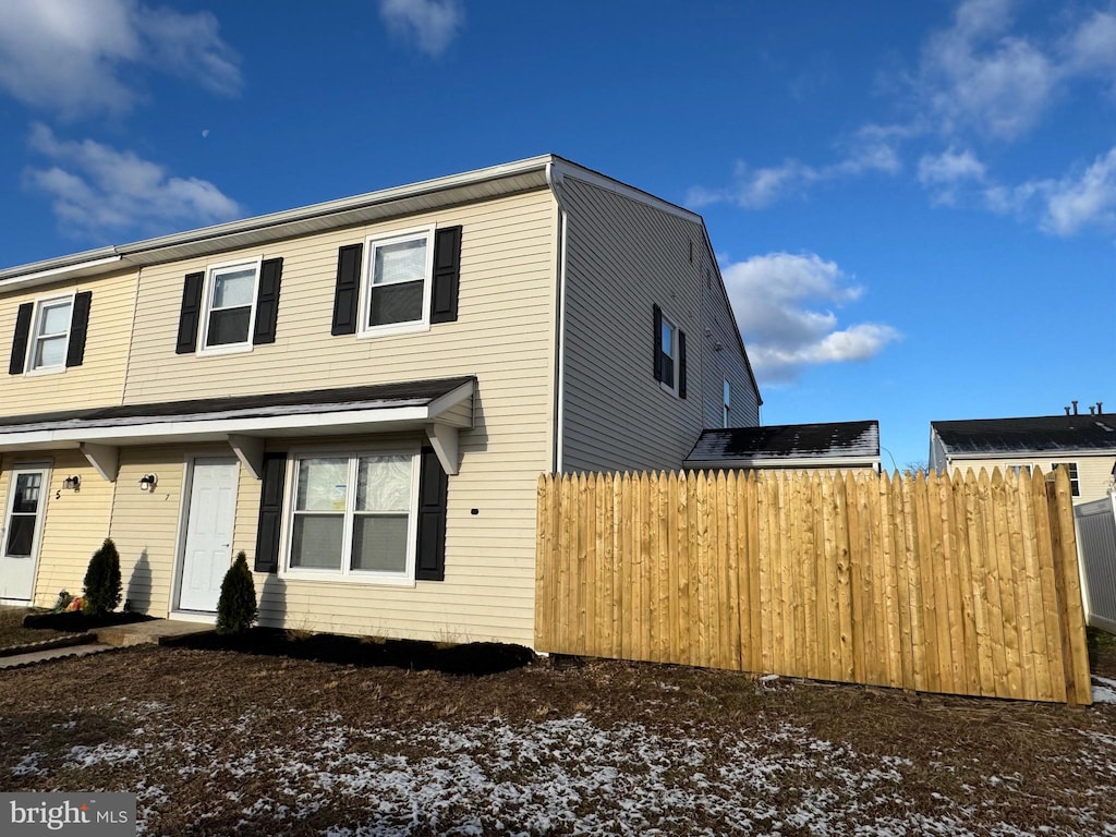 view of front of property