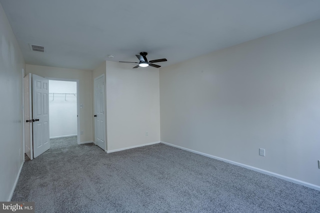 carpeted empty room featuring ceiling fan