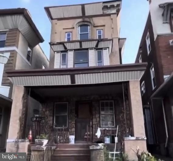 view of front of home featuring covered porch