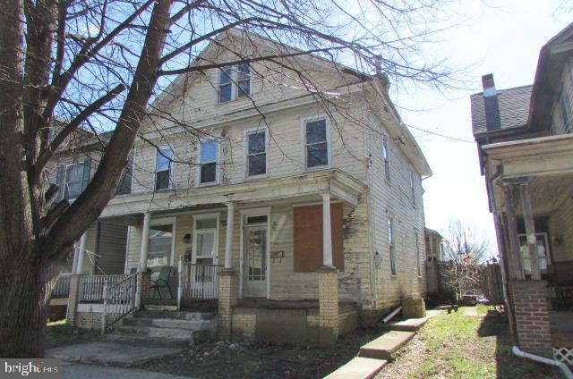 view of front of house featuring a porch