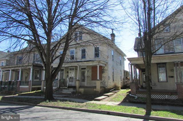 view of front of property with a porch