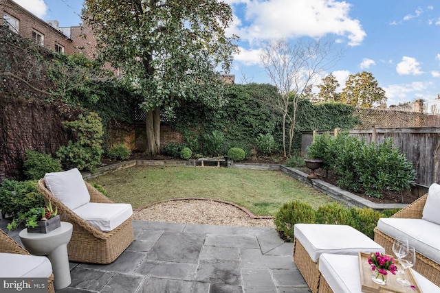 view of yard featuring a patio