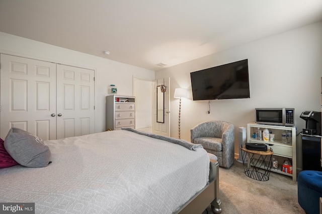 bedroom with carpet flooring and a closet