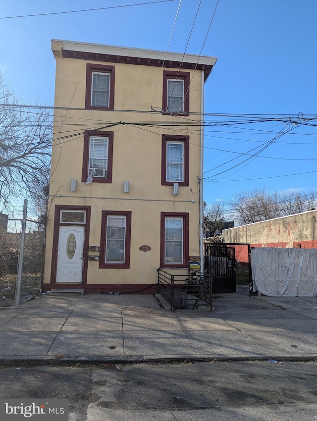 view of front facade with a patio