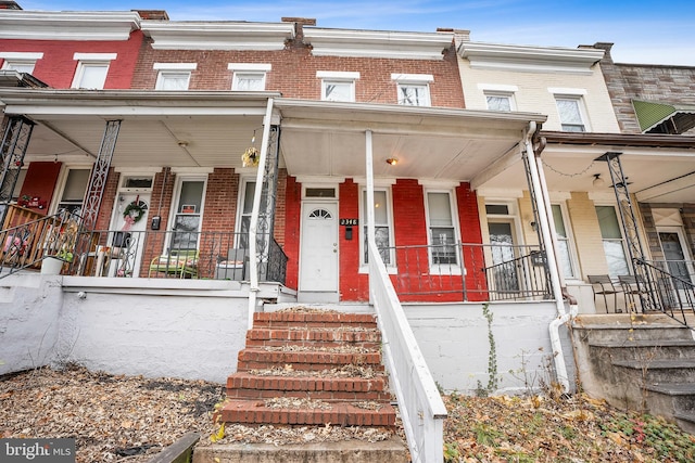 townhome / multi-family property with a porch